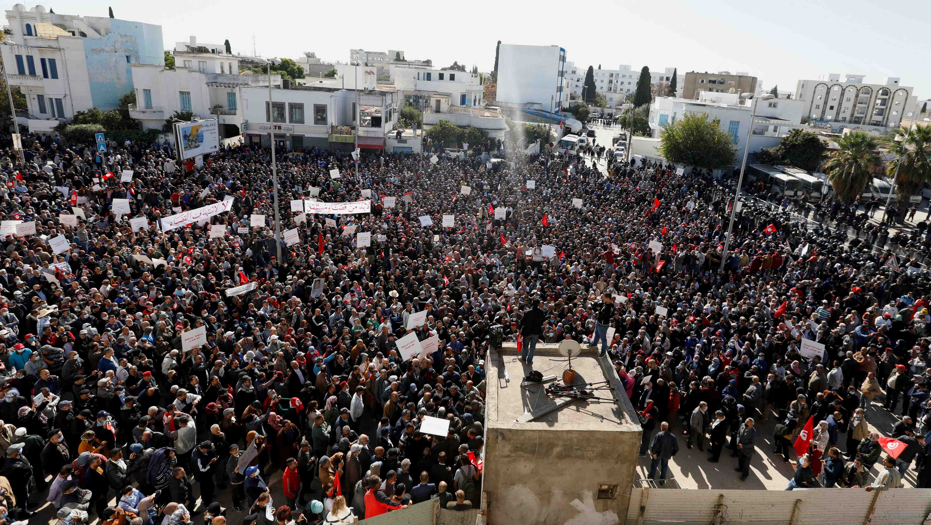 Manifestation en tunisie contre la suspension du parlement