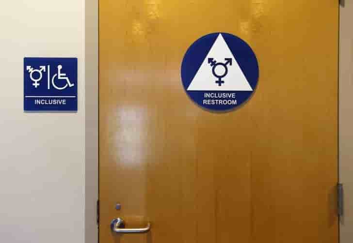 Pour le gouvernement americain, les eleves doivent pouvoir choisir leurs toilettes