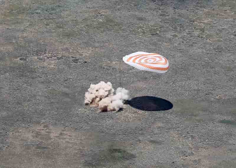 Une capsule soyouz de retour sur terre en provenance de l'iss