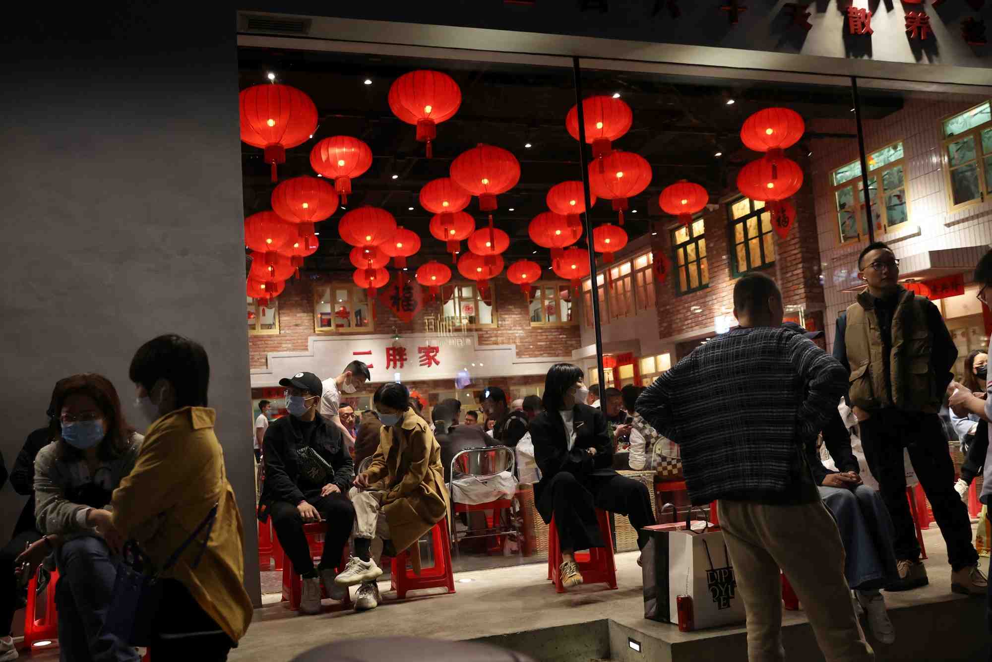 Chine: l'activite economique en net recul en avril avec les confinements