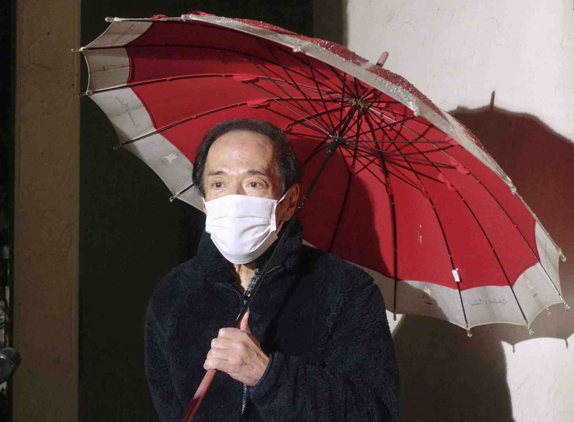Kazuo ueda, ancien membre du conseil d'administration de la boj, s'adresse aux medias a tokyo
