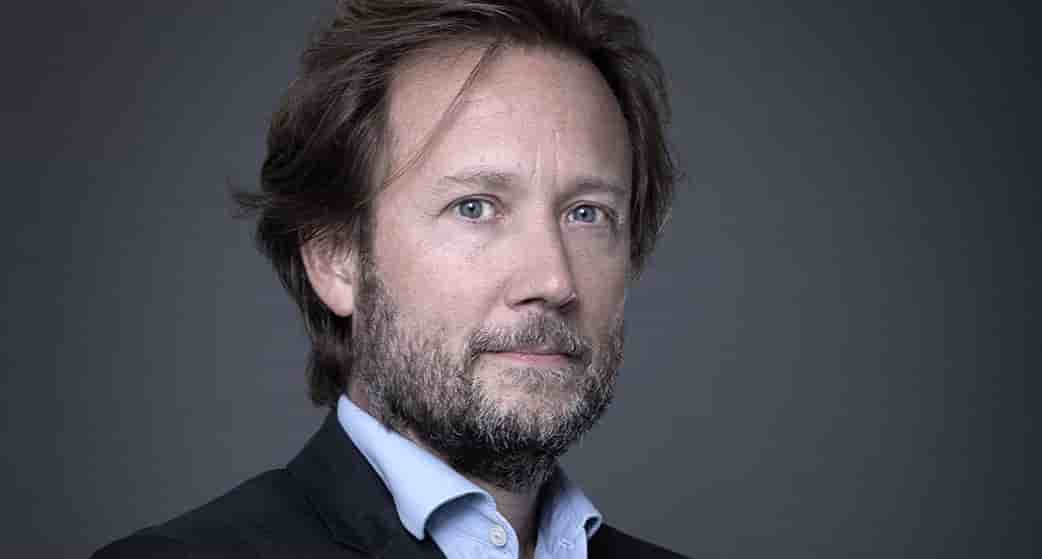 Le président du groupe PS à l'Assemblée nationale milite pour une démarchandisation de la vie en France.