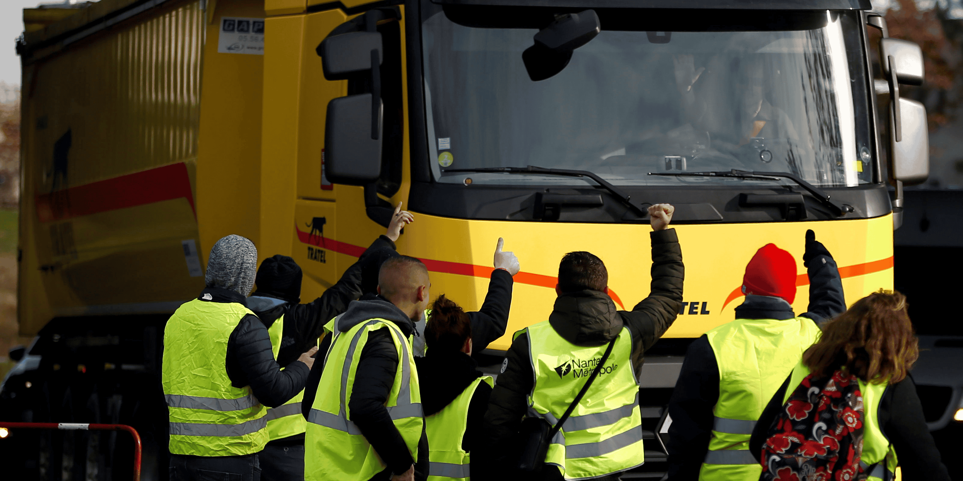 Le gouvernement denonce une "derive" des "gilets jaunes"