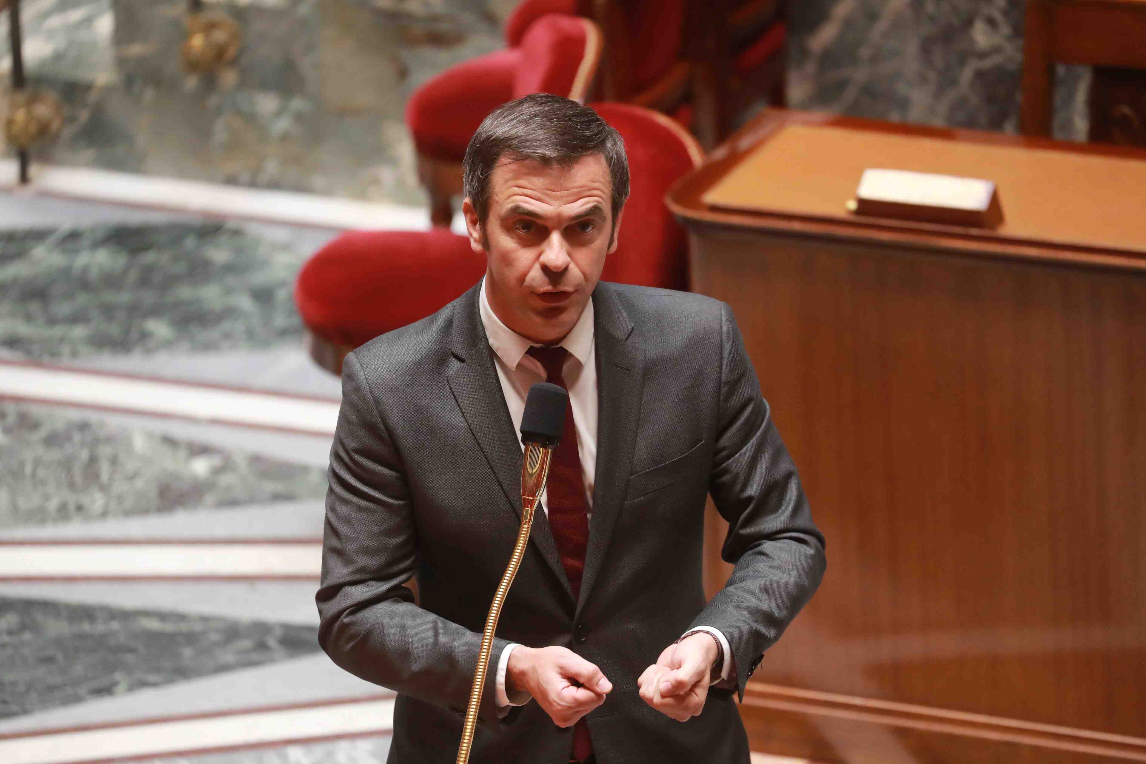 Masques dans la grande distribution: veran tente de desamorcer la polemique