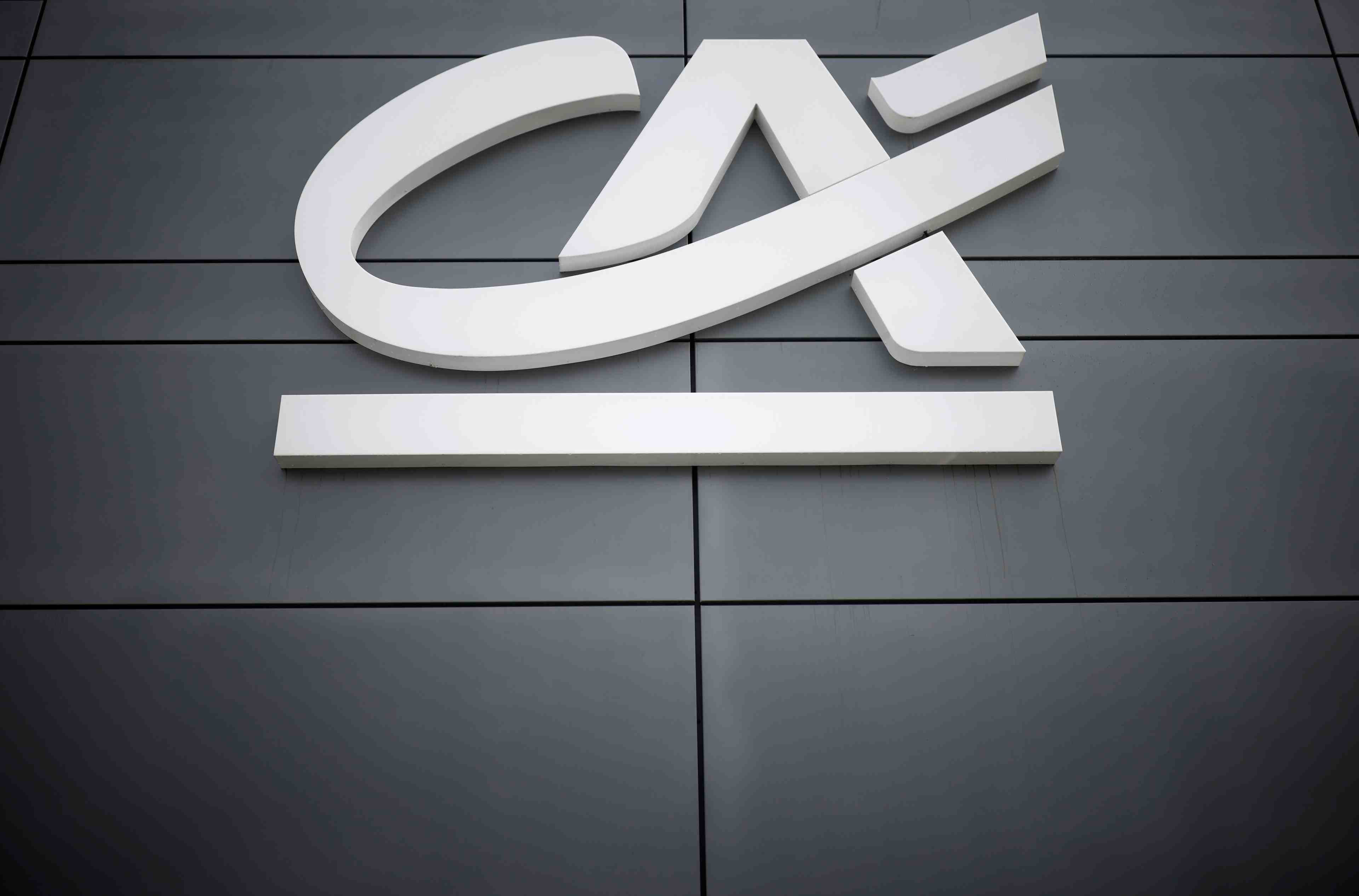 Credit mutuel et credit agricole en lice pour la reprise de la banque de detail d'ing, selon la presse