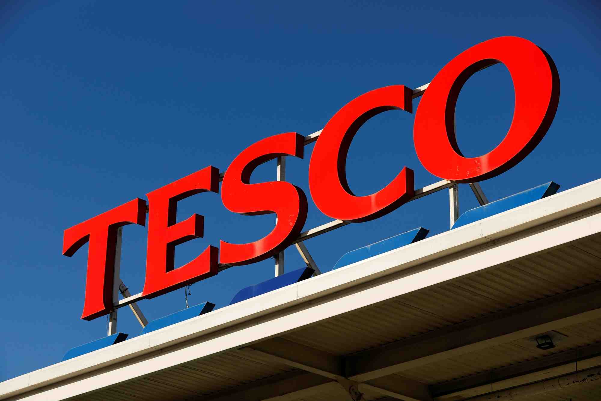 Tesco observe les premiers signes d'un changement de comportement face a l'inflation