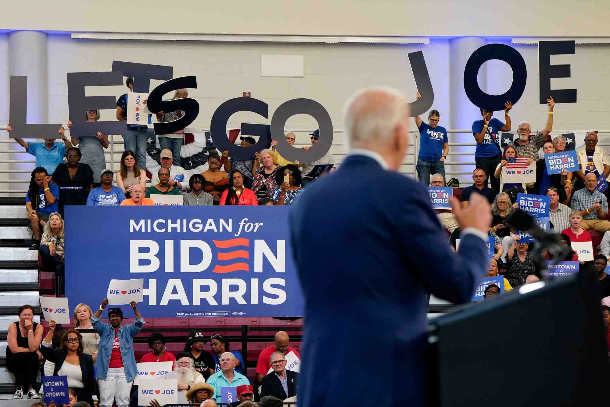 Le president americain joe biden en visite dans le michigan