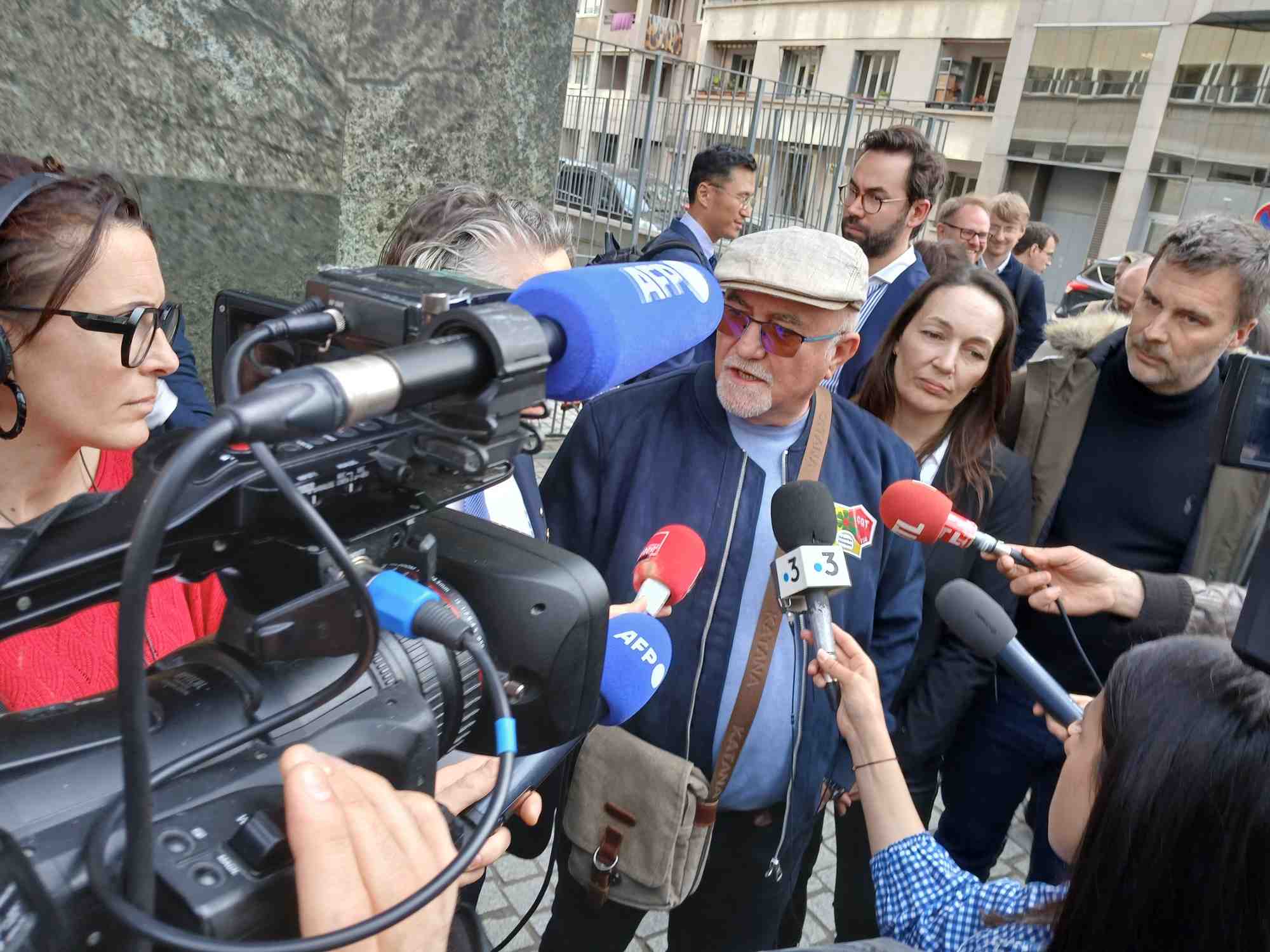 Les porteurs de projets (Grenoble Alpes Métropole, CIC Orio, CGT) devant le Tribunal de Lyon, le 3 avril 2025.