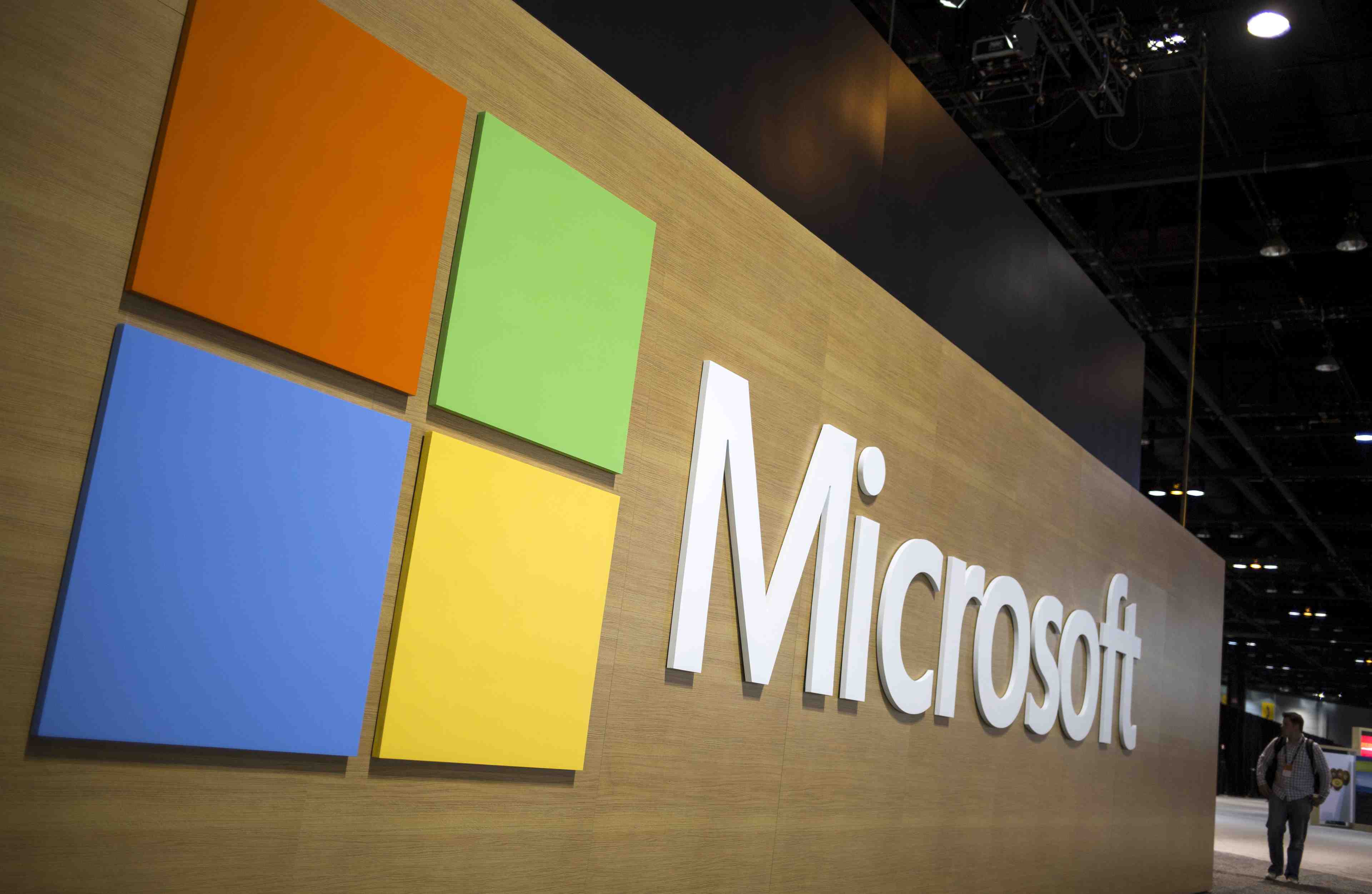 Microsoft et salesforce auraient eu des discussions avancees au printemps