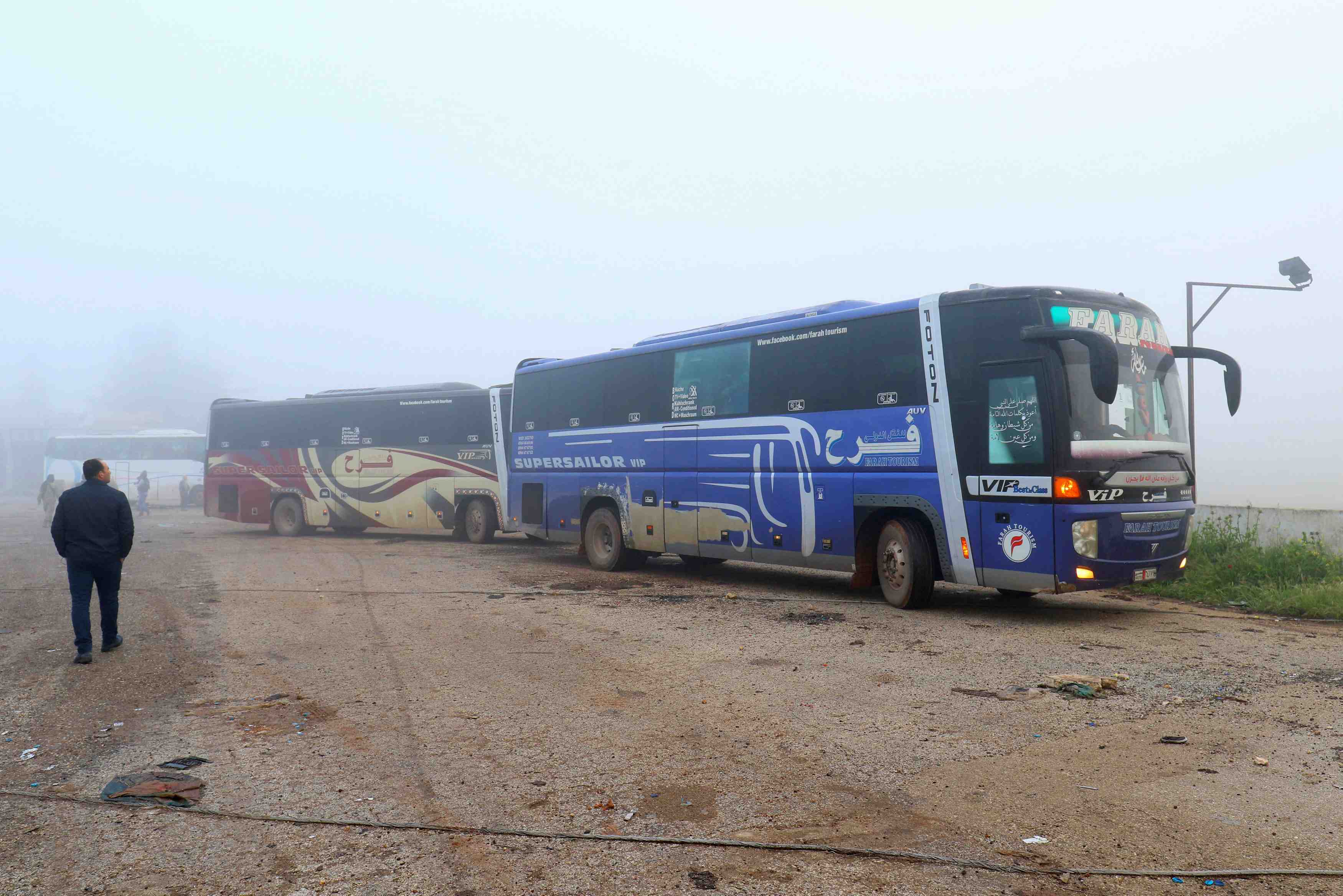 Debut de l'evacuation de quatre villes syriennes