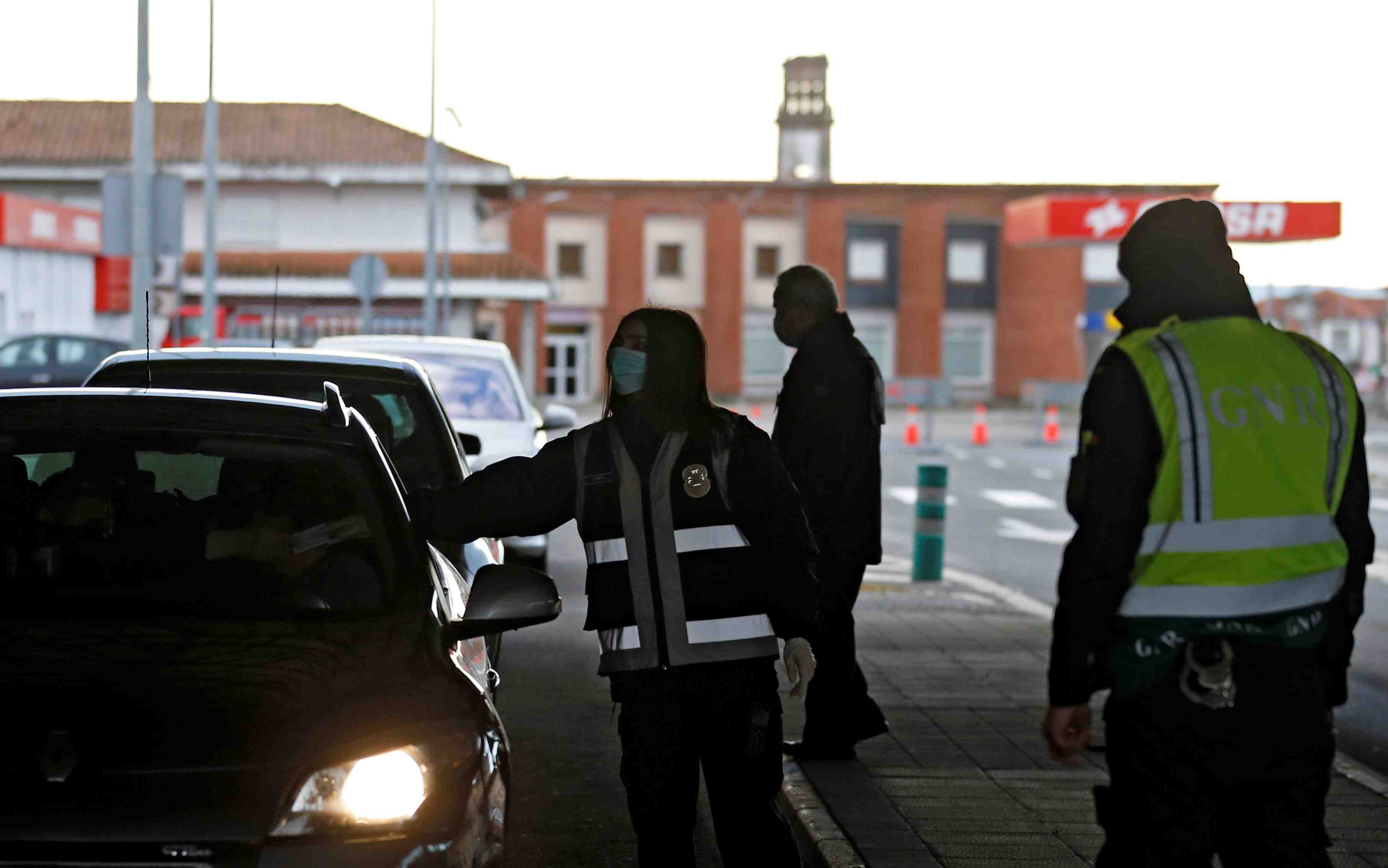 Coronavirus: le portugal prolonge les restrictions a sa frontiere