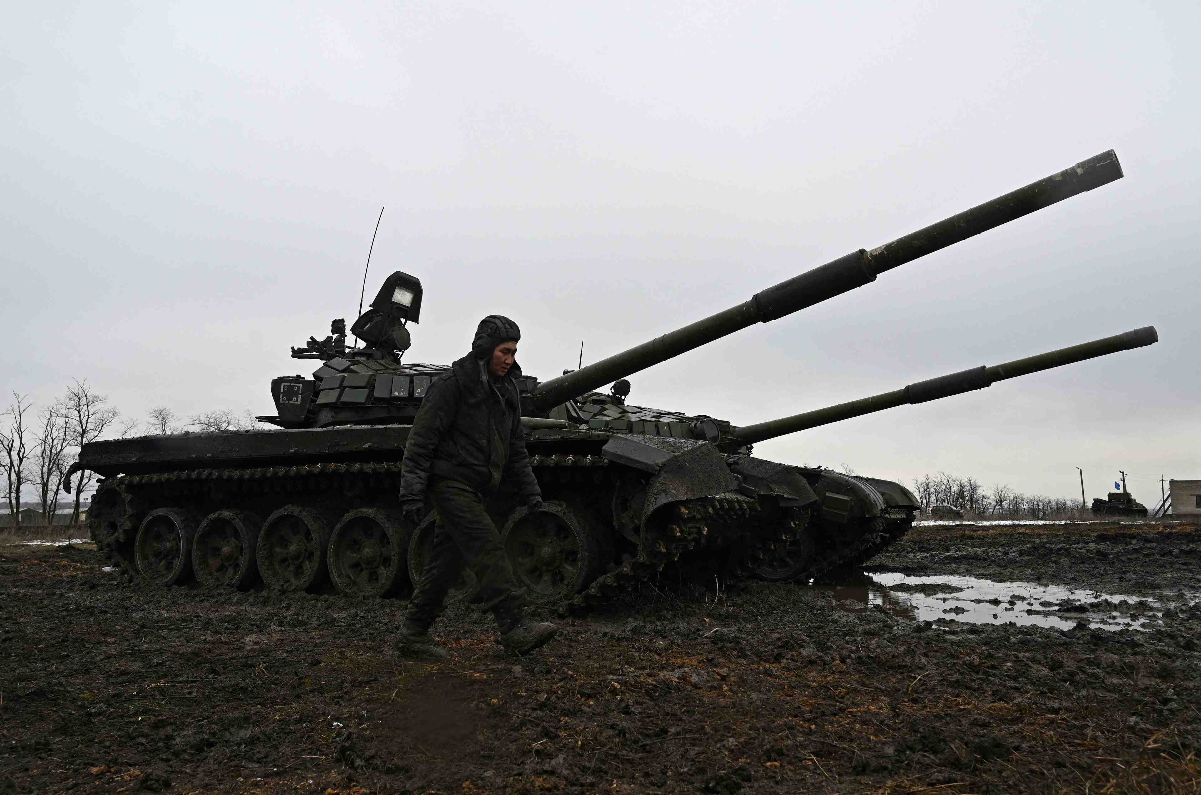 Moscou dit retirer des troupes, l'otan et kiev veulent des preuves
