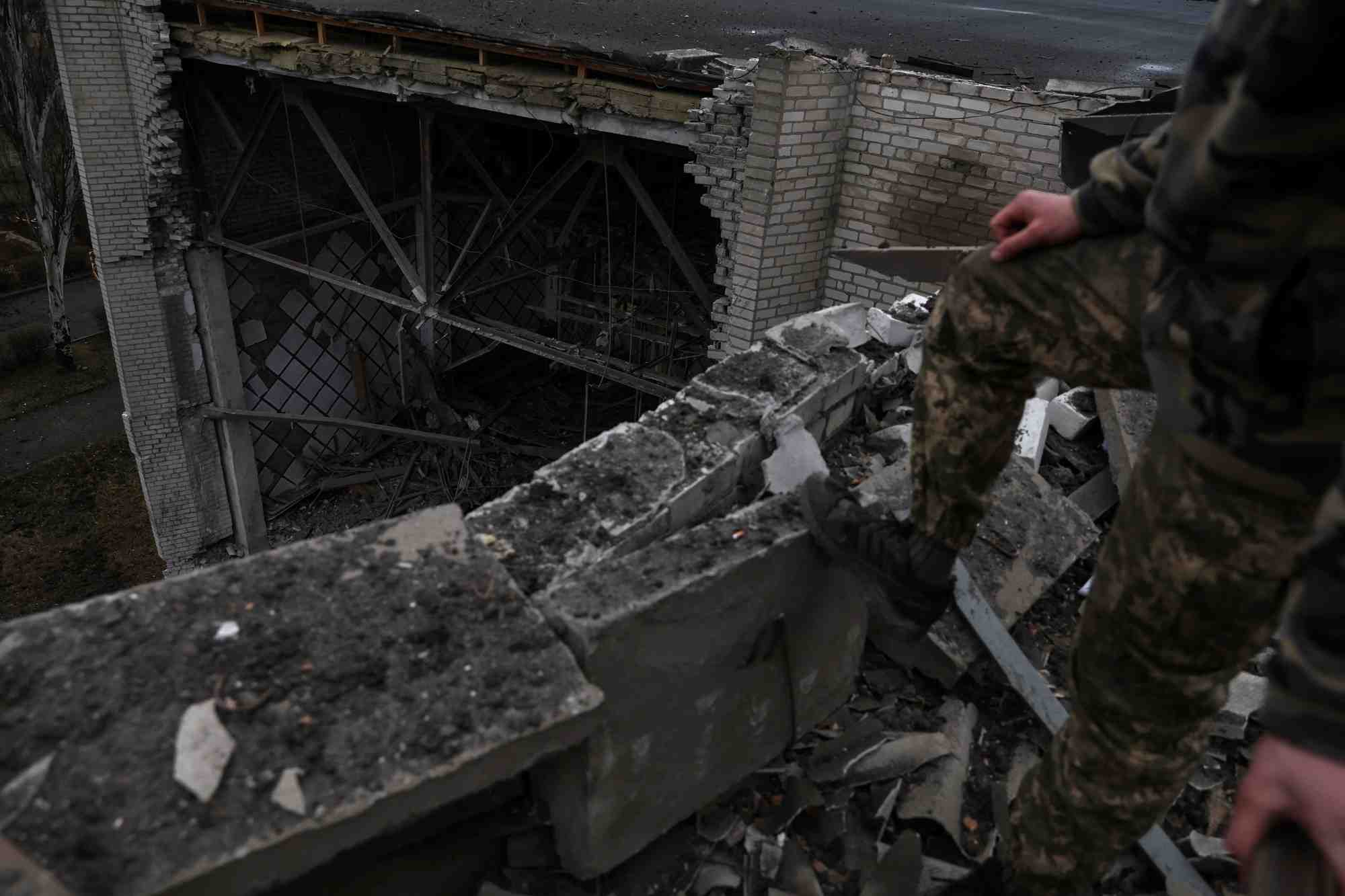 Universite endommagee par une recente attaque de missiles a kramatorsk, en ukraine