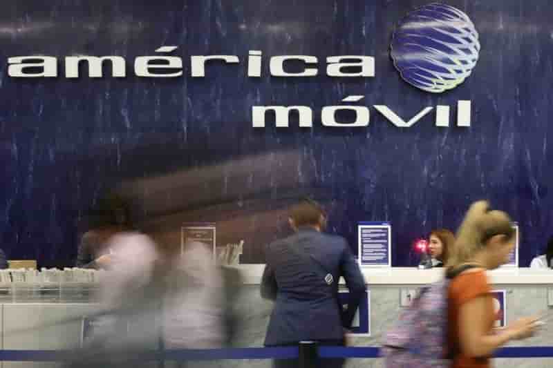 America movil dit avoir recu des marques d'interet pour sa part dans kpn