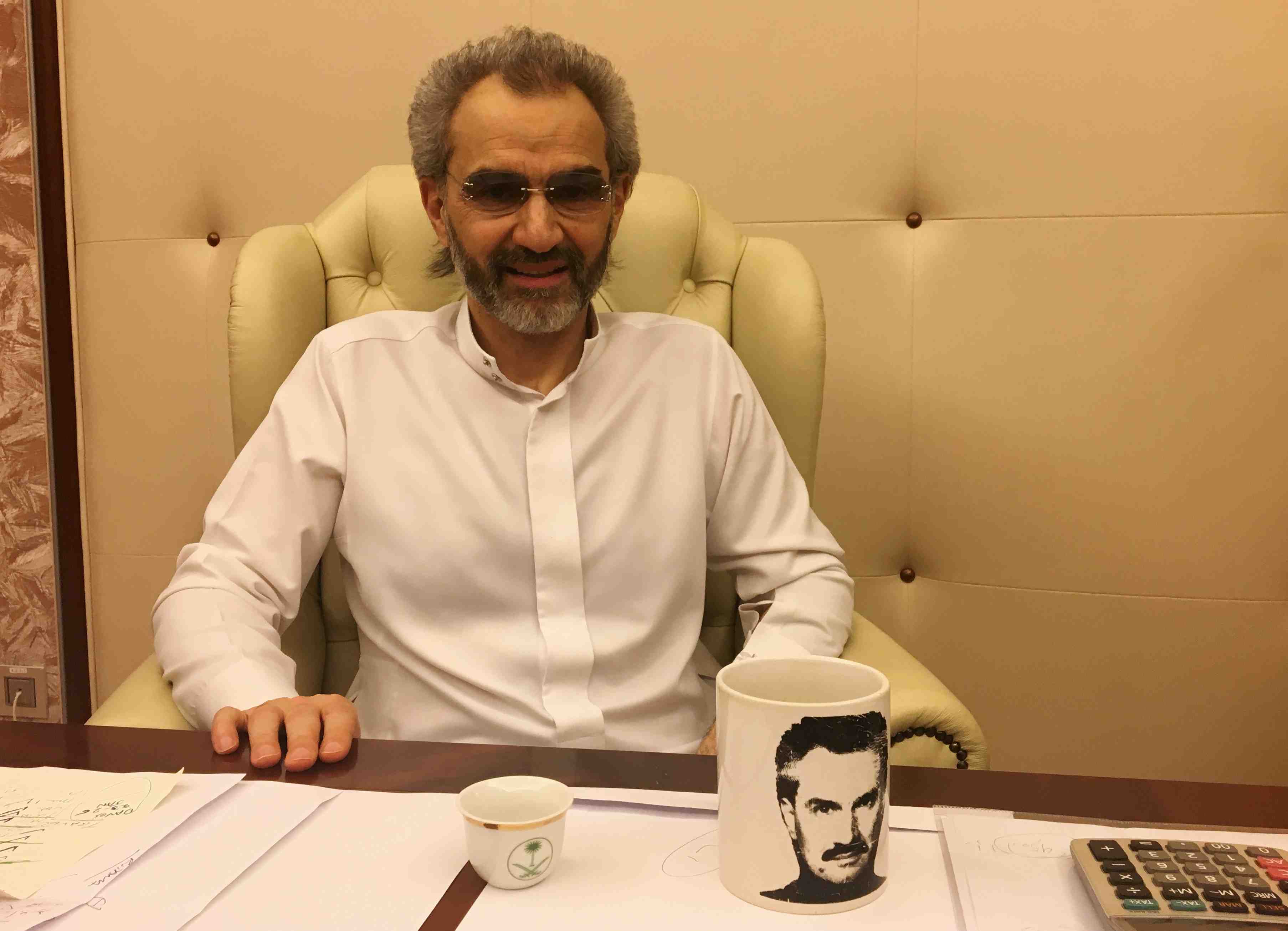 Le prince saoudien alwalid libere, annonce son entourage