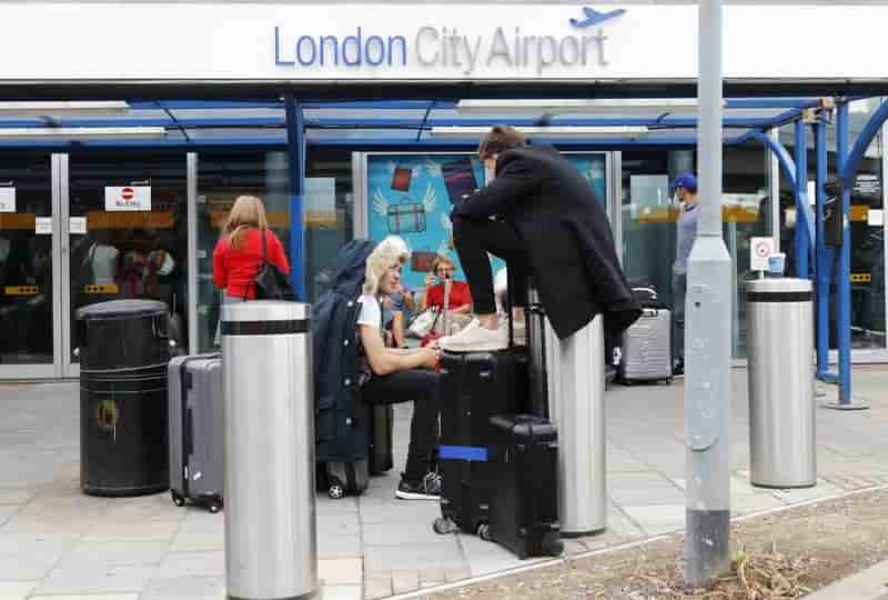 Une bombe de la guerre decouverte dans la tamise, aeroport ferme