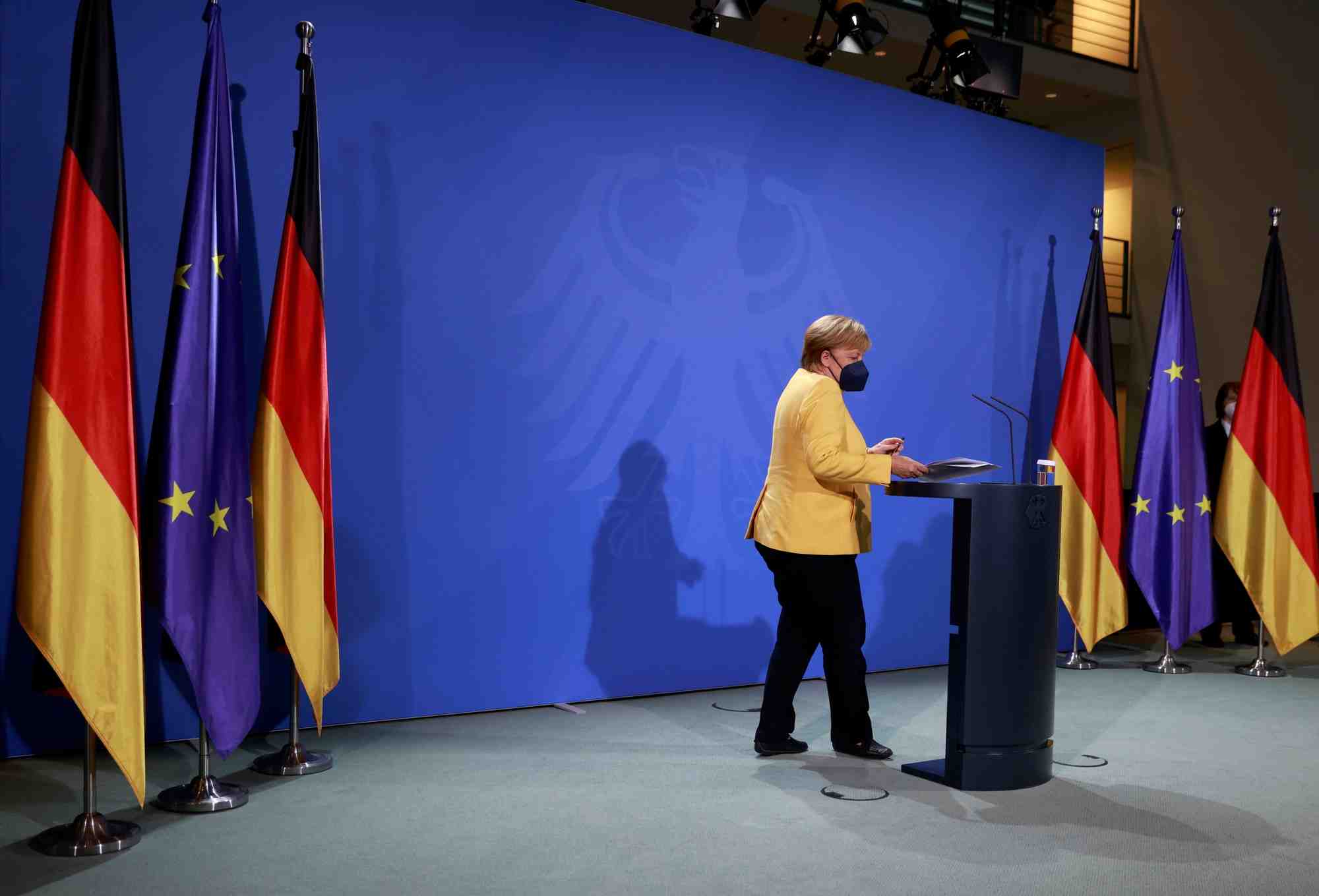 L'allemagne pourrait devoir evacuer 10.000 personnes d'afghanistan, declare merkel