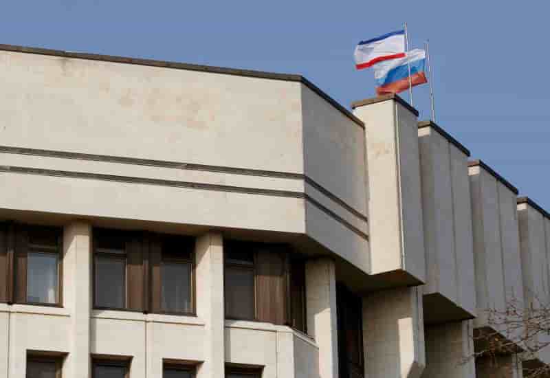 Contacts et mises en garde se multiplient sur l'Ukraine
