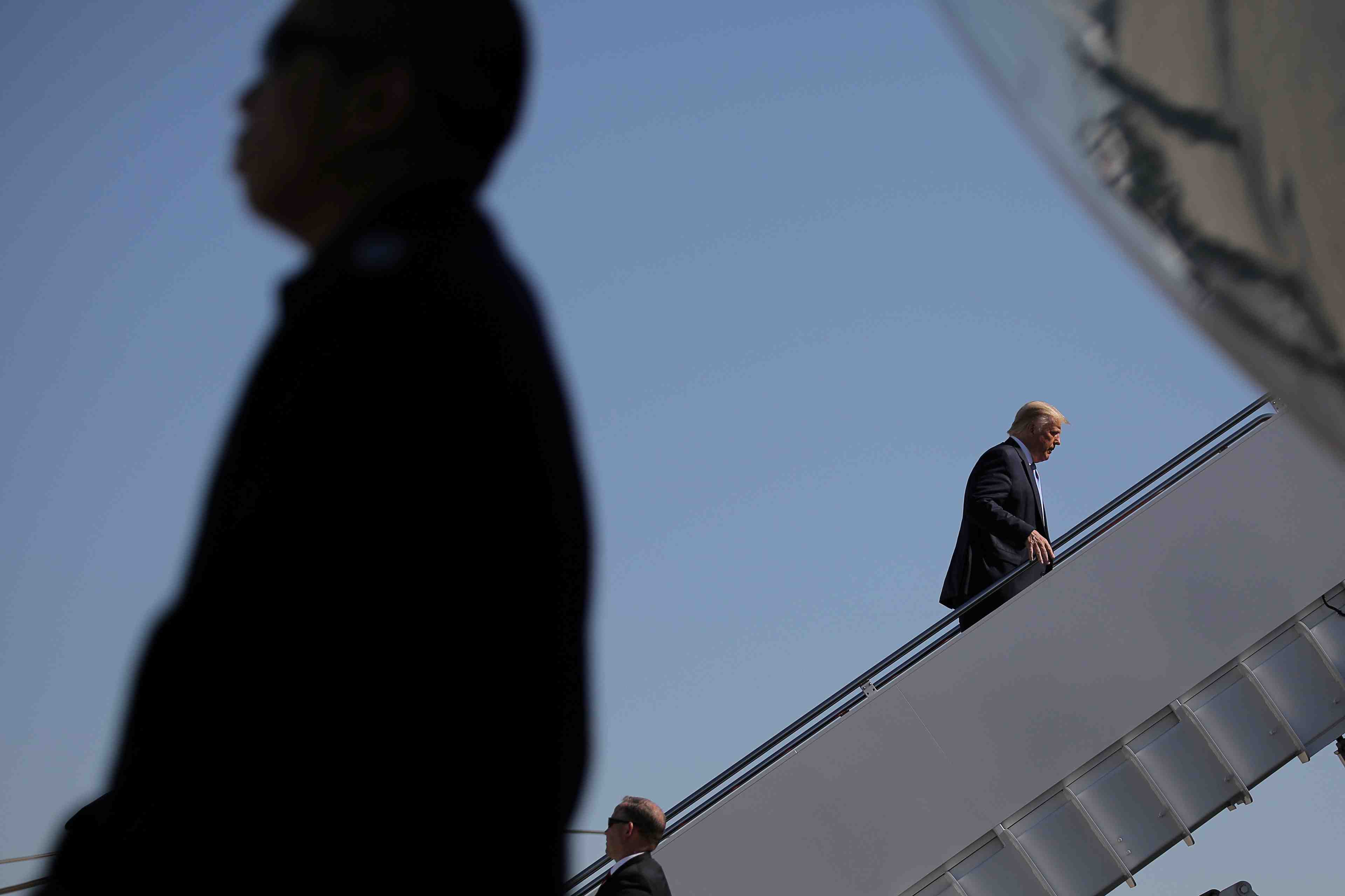 Le congres patine sur le plan de relance, trump pas presse