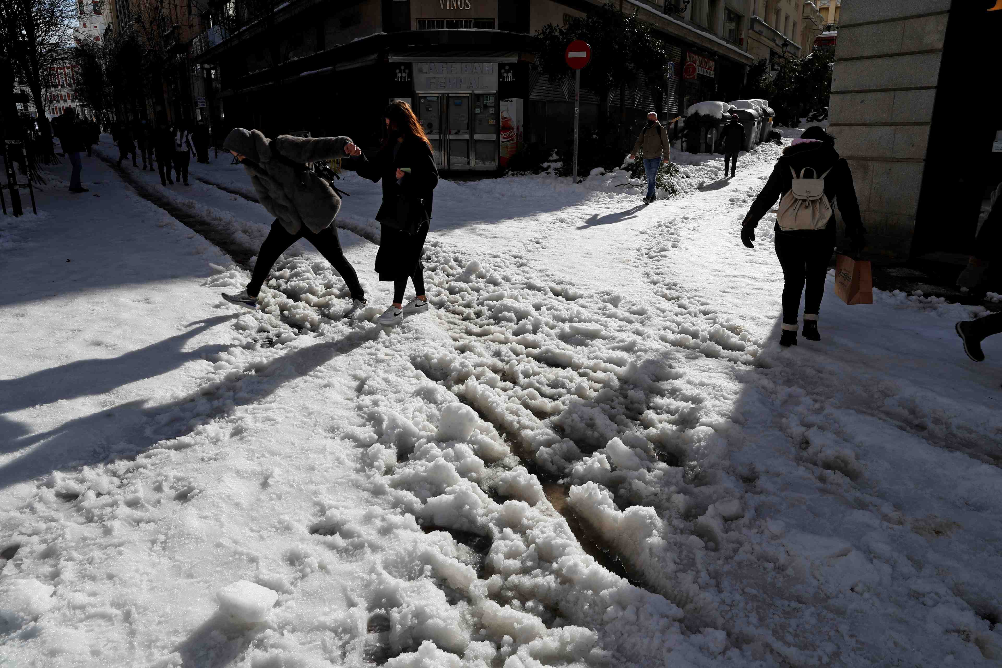 Espagne: les ecoles de madrid fermees apres des chutes de neige record