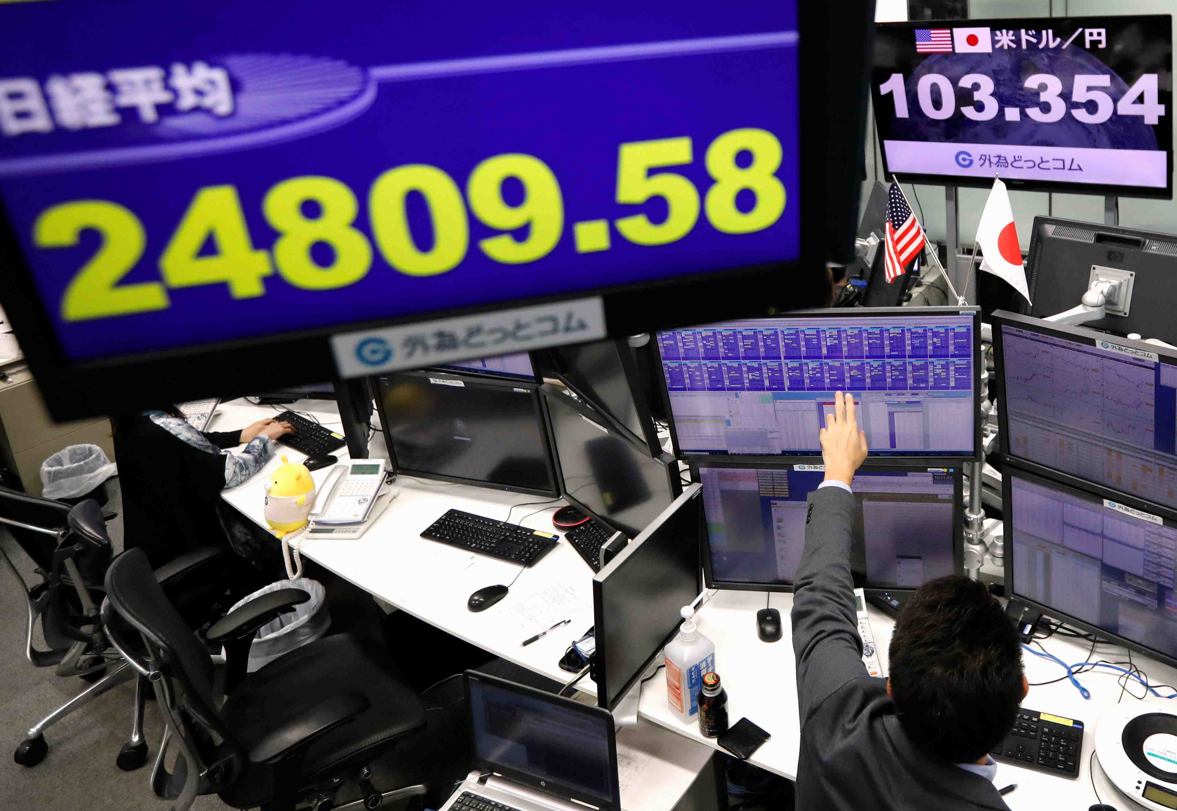 La bourse de tokyo termine en hausse