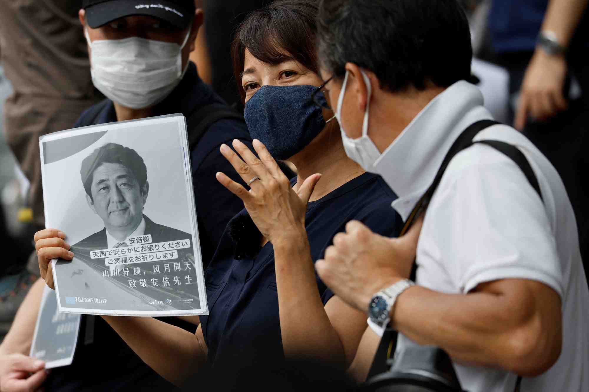 Le japon rend hommage a son ancien premier ministre shinzo abe