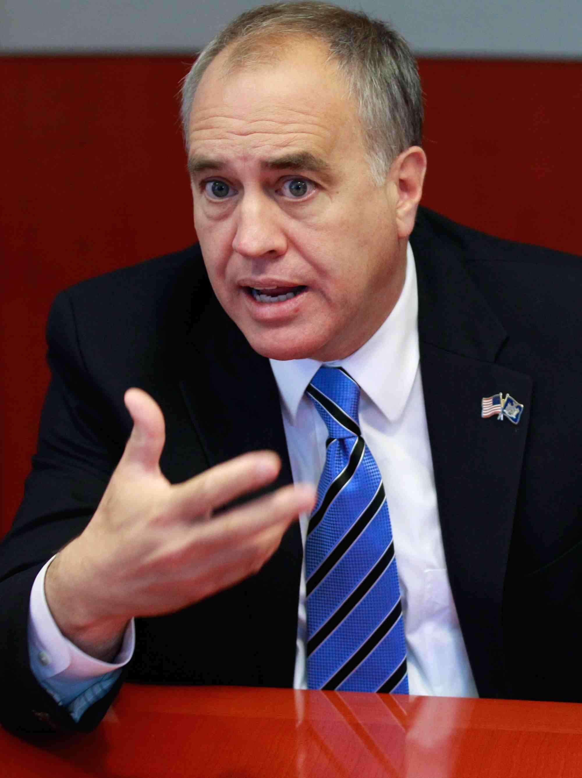 Le controleur de l'etat de new york, thomas dinapoli, s'exprime lors d'une interview avec reuters a new york
