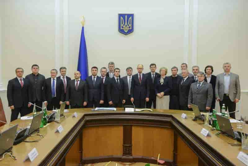 Un nouveau gouvernement nommé en Ukraine, tensions en Crimée