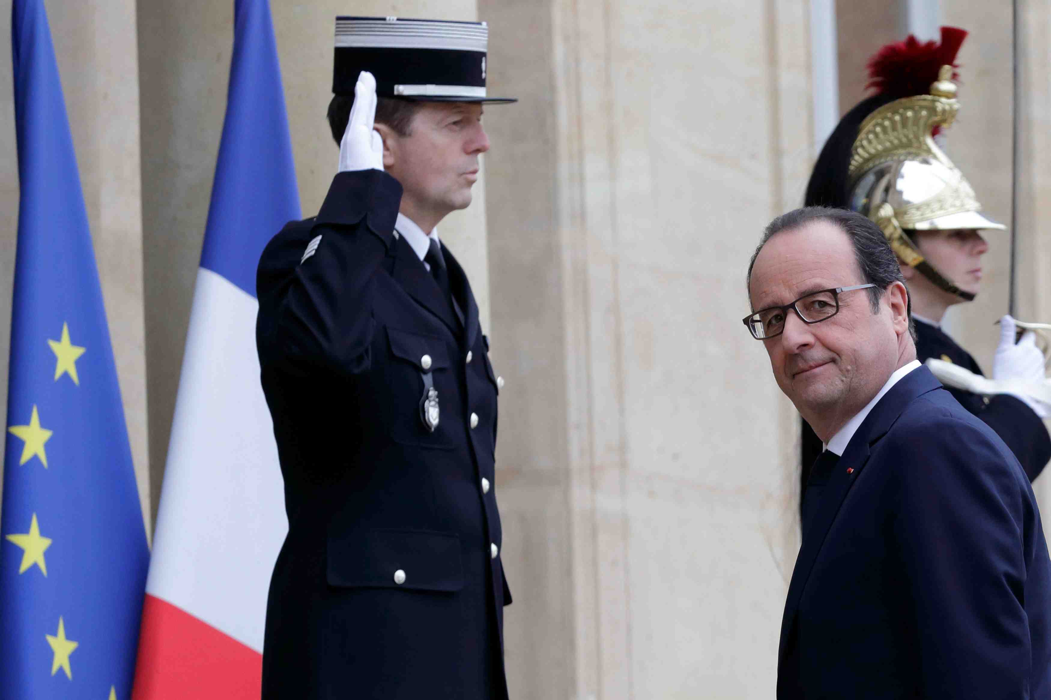 Un mois apres les attentats, la cinquieme conference de presse de hollande