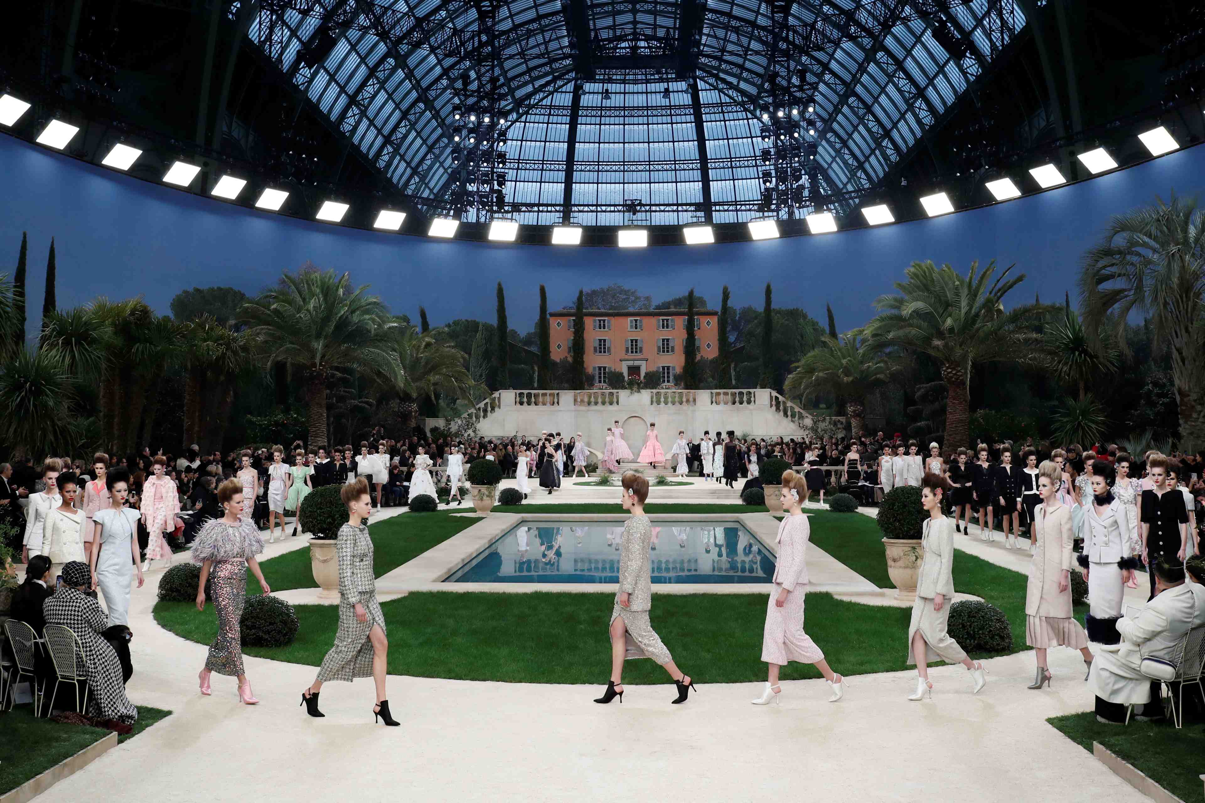 Karl lagerfeld absent du defile haute couture de chanel