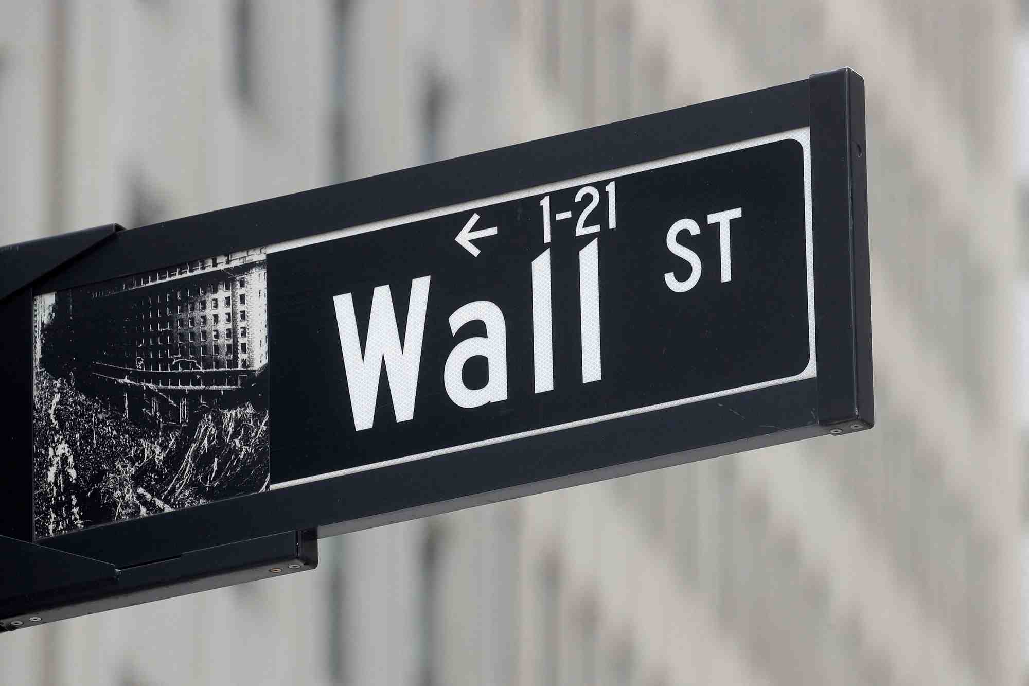 Wall street ouvre en baisse, le secteur de la distribution pese