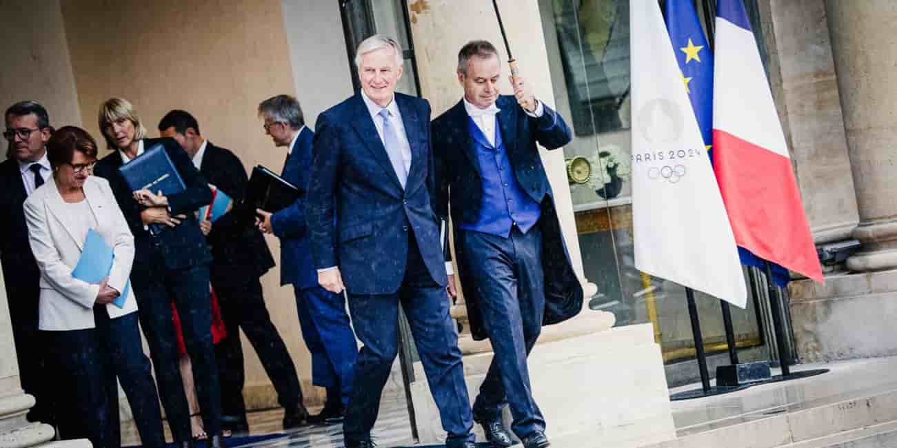 Le locataire de Matignon n'est pas à l'aise avec l'idée de faire travailler les gens sans les rémunérer (Photographie prise le 23 septembre 2024 à Paris).