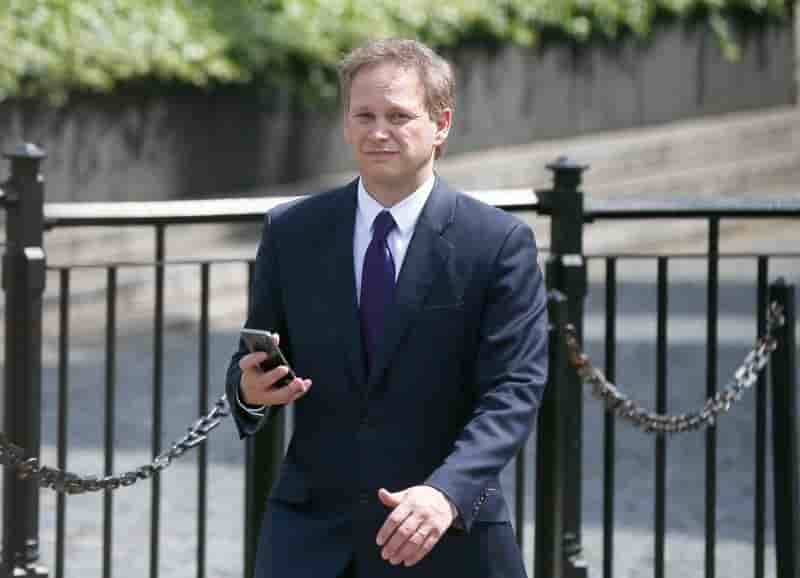 Partisans et adversaires du brexit pour le depart de may