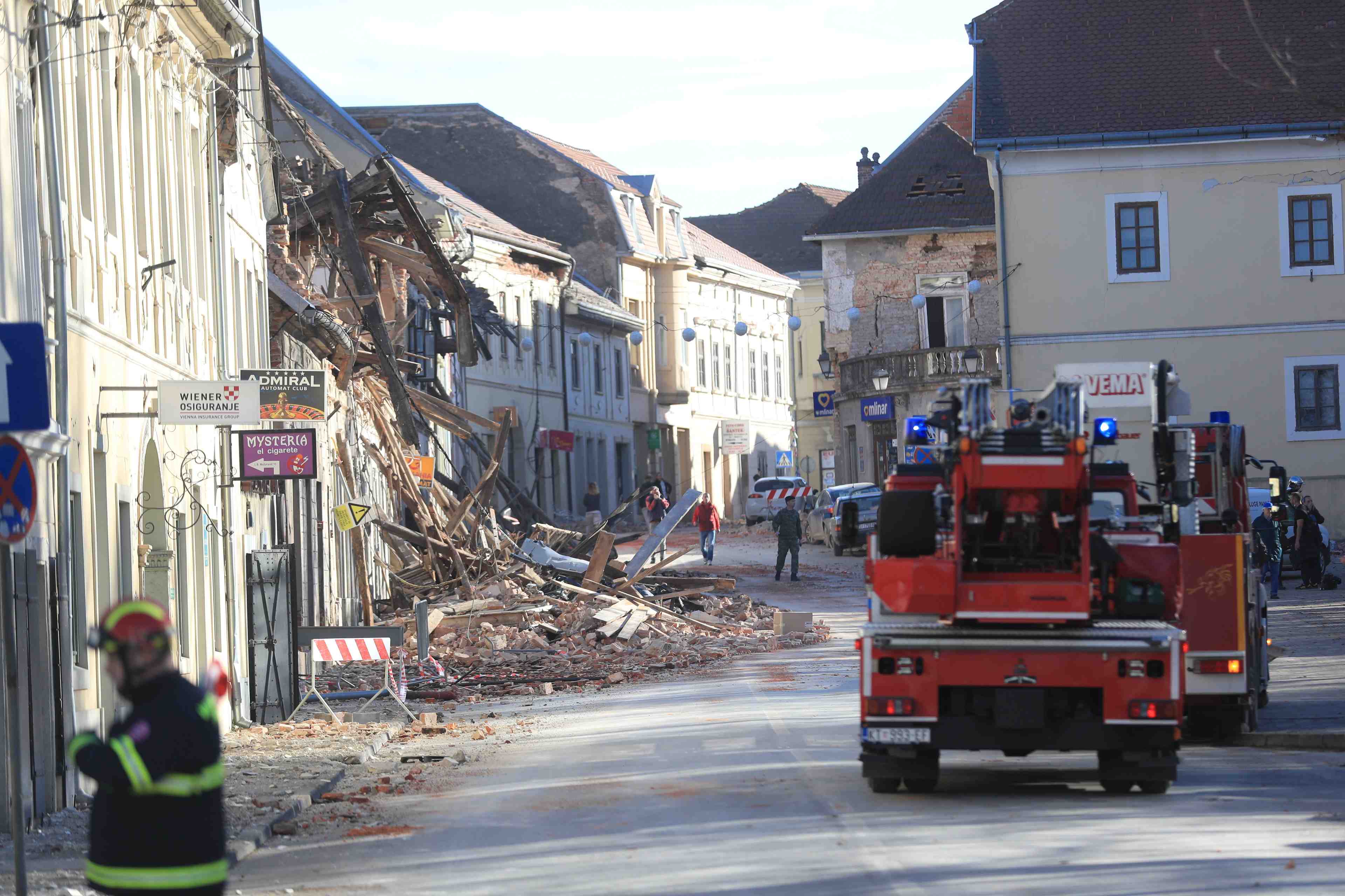 Un mort et de nombreux blesses signales apres un seisme en croatie