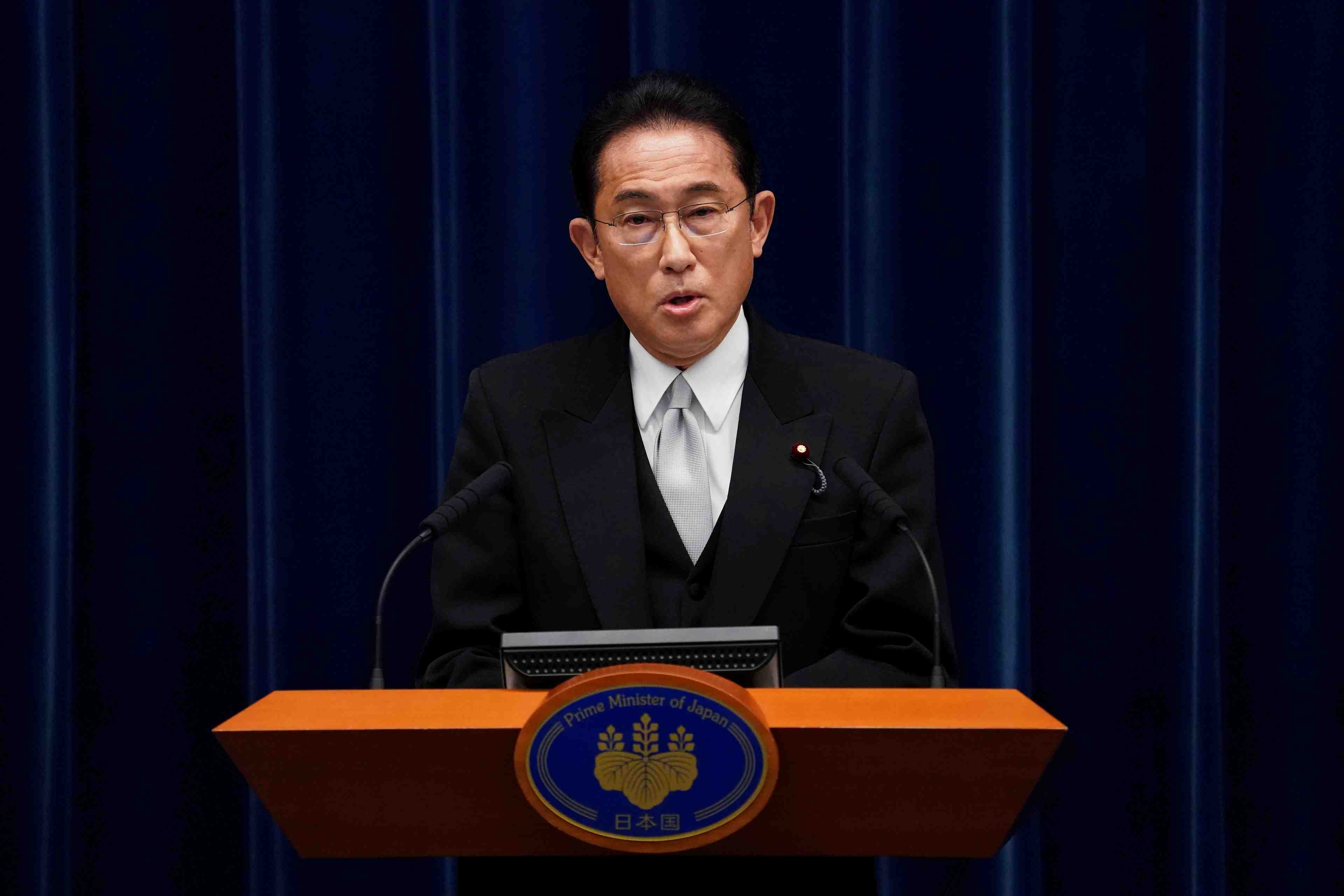 Fumio kishida au parlement : "il est crucial que nous redemarrions les centrales nucleaires"