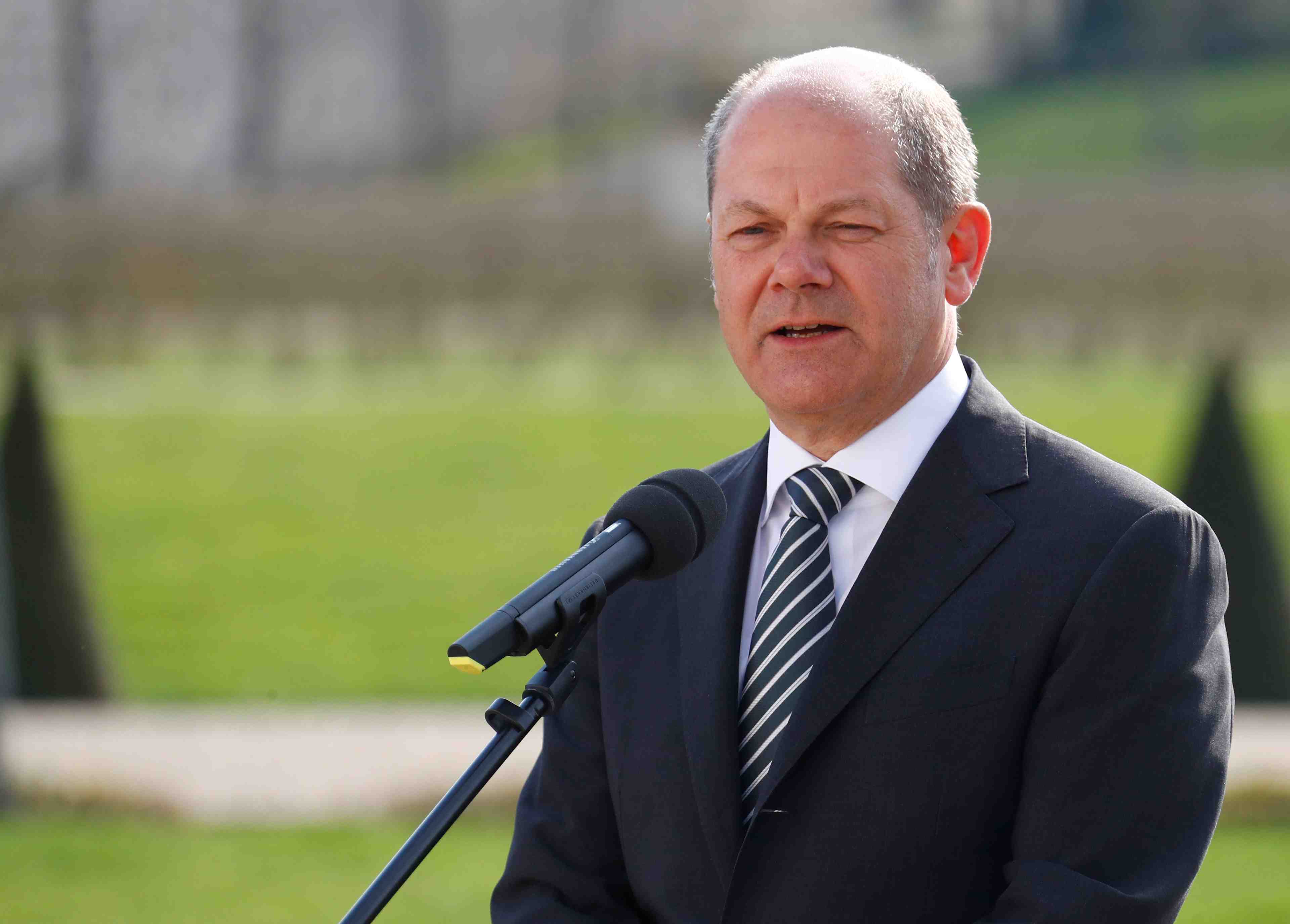 Les reformes de macron ne pourront pas toutes etre appliquees, dit olaf scholz
