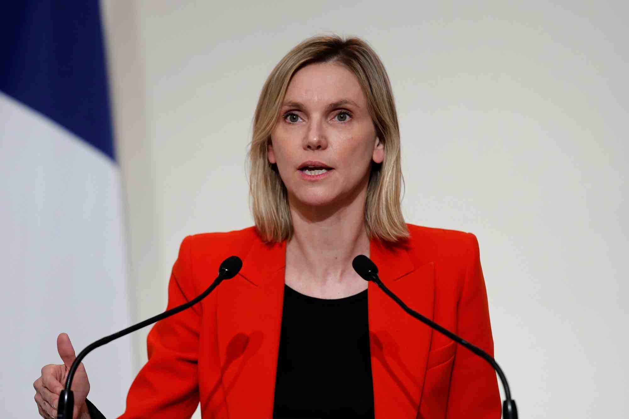 On peut soutenir air france et interdire des vols courts, dit pannier-runacher