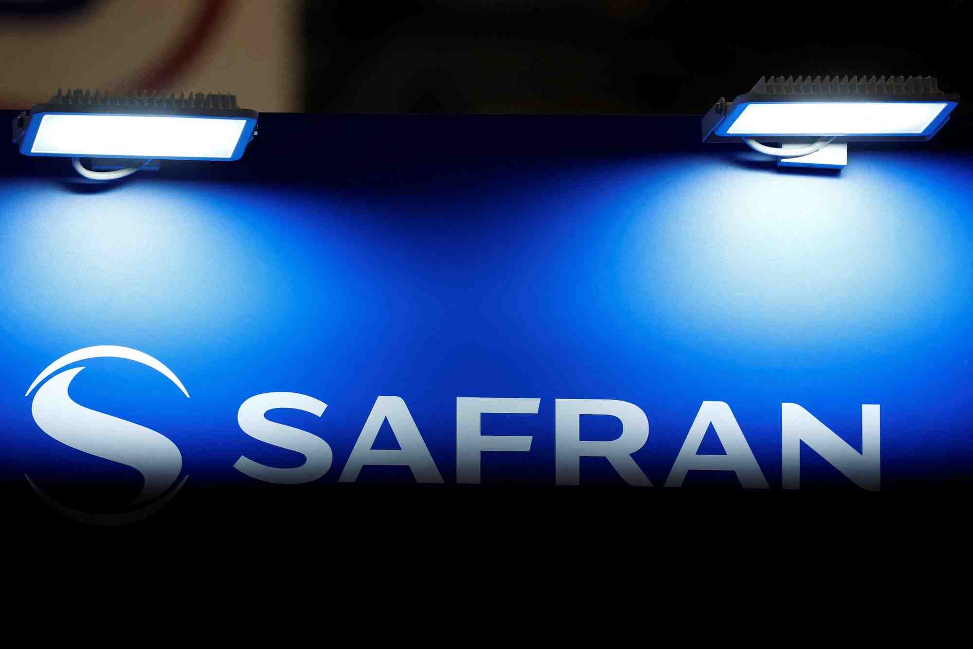 Pour mettre la main sur l'entreprise italienne Microtecnica, Safran a pris « un certain nombre d'engagements, compatibles avec les objectifs visés par cette acquisition, qui répondent aux préoccupations exprimées dans le décret initial italien du 16 novembre 2023 et fournissent des garanties adéquates pour les intérêts nationaux italiens ».