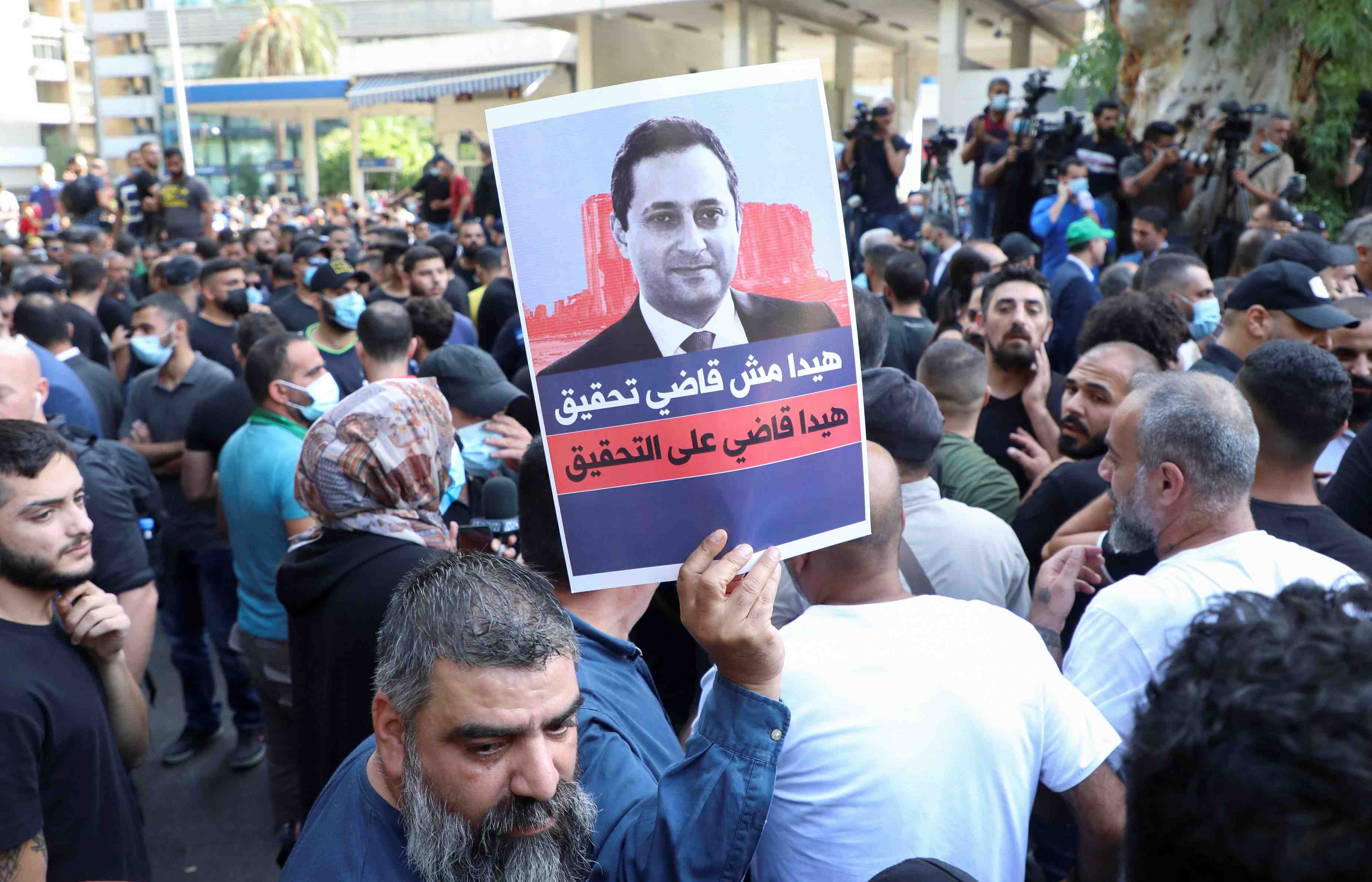 Un mort pendant une manifestation contre le juge qui enquete sur l'explosion au port de beyrouth