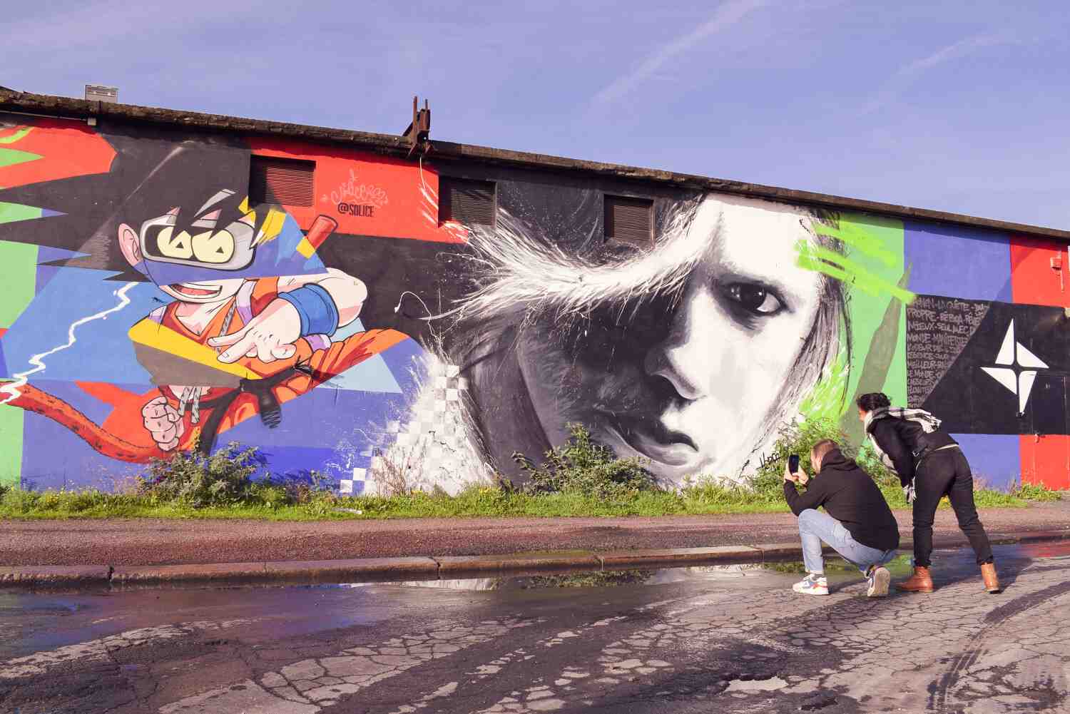 Située sur la presqu'ïle, la fresque représentant Orelsan est devenue un lieu de pélerinage pour les fans.