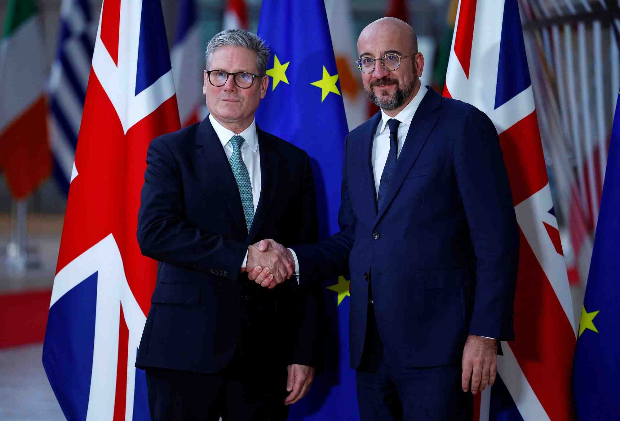 Keir starmer est accueilli par le president du conseil europeen charles michel
