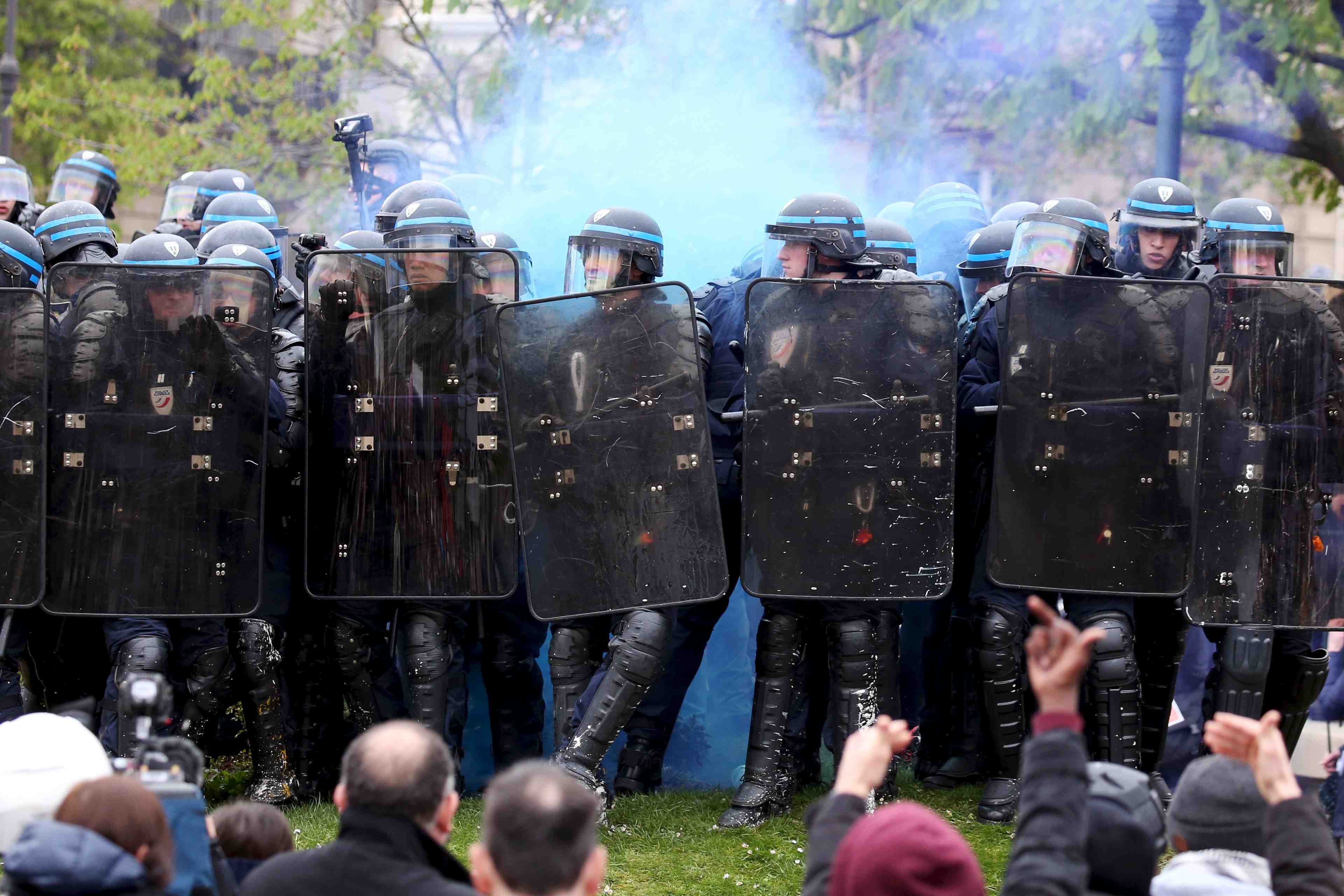 Cazeneuve parle de campagne "irresponsable" contre la police