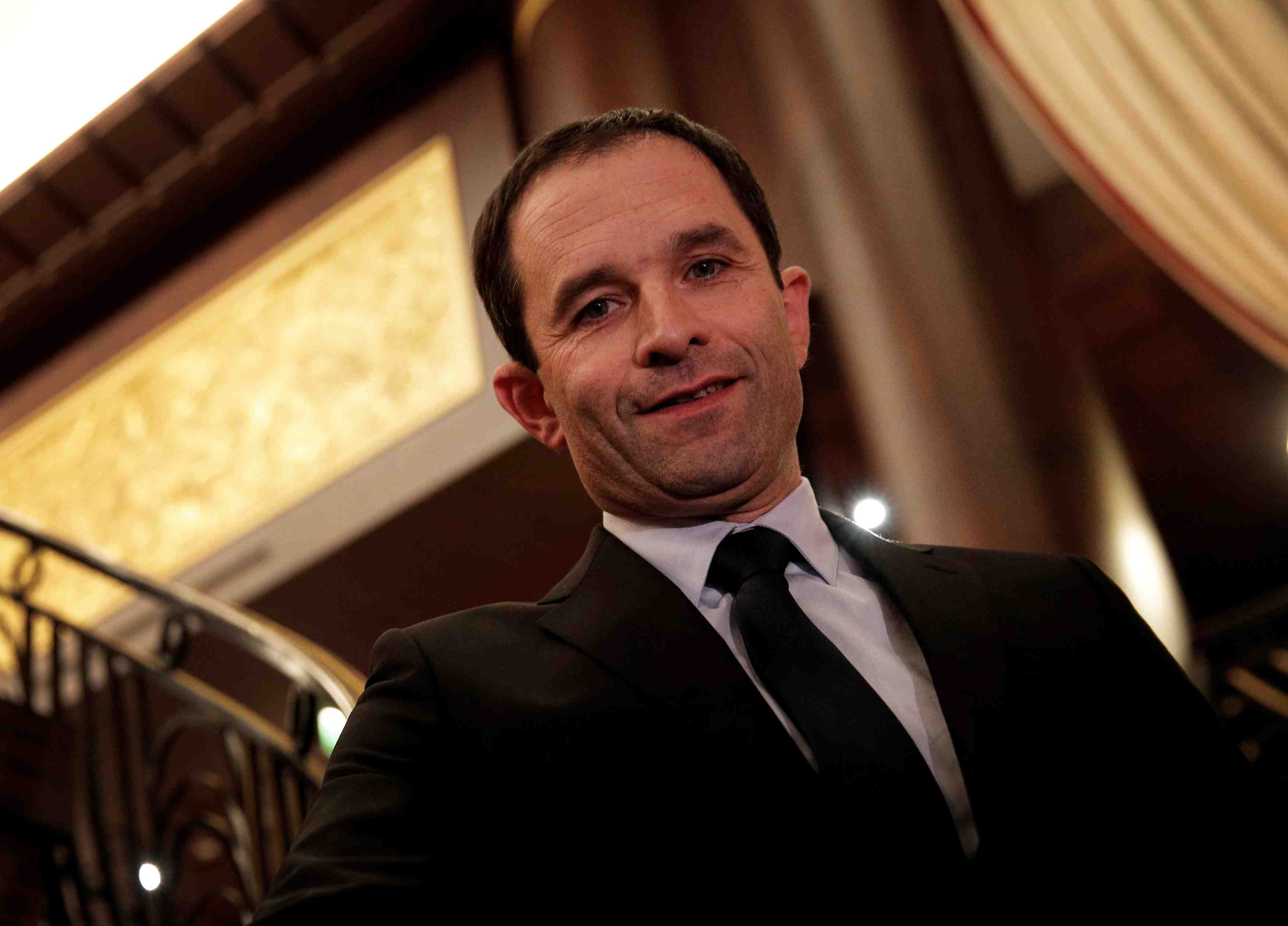 L'accord bayrou-macron ne change rien a ma campagne, dit hamon
