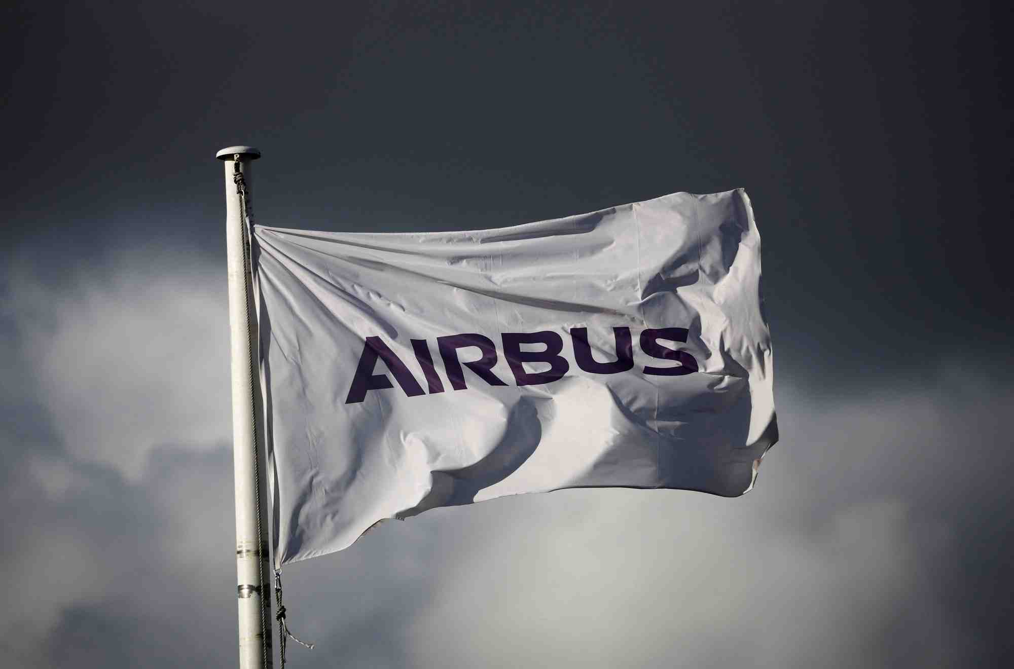 Le logo d'airbus sur un drapeau