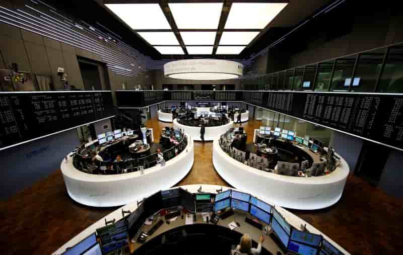Les bourses europeennes hesitantes a mi-seance