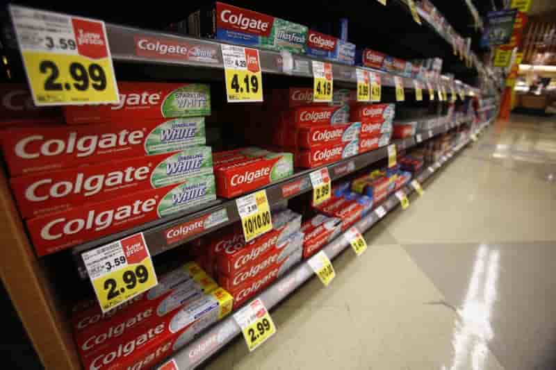 Colgate decoit avec ses ventes, le titre baisse