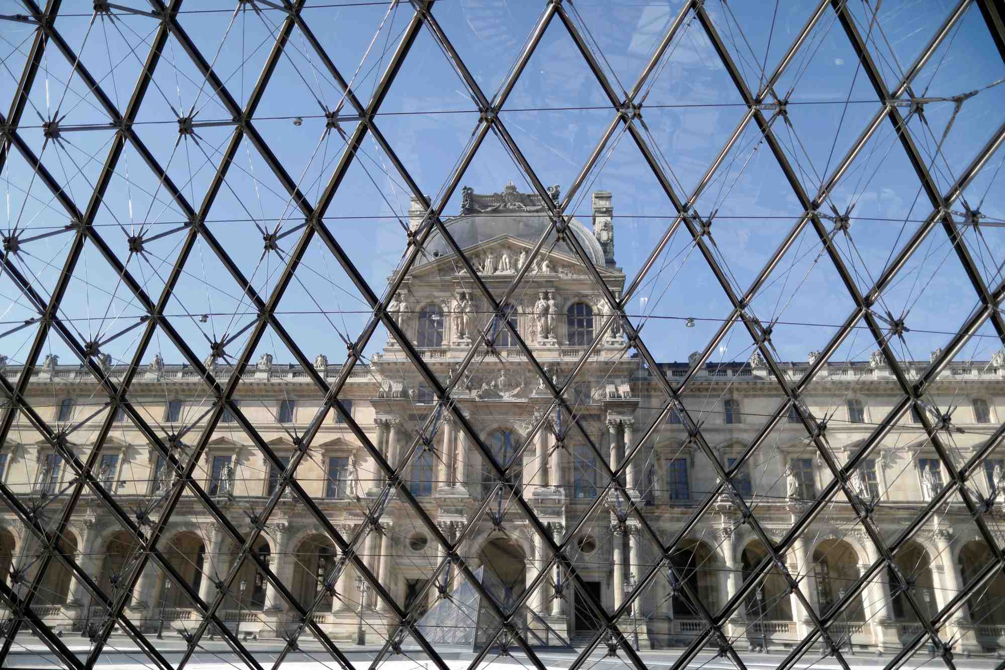 Louvre rouvre au public