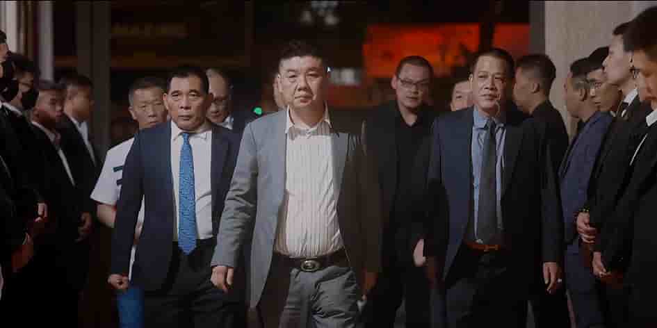 Tyran de fer, le parrain des parrains d’Alliance céleste, la plus puissante triade taïwanaise, entouré de ses gardes du corps à Taipei, à l’automne 2022.