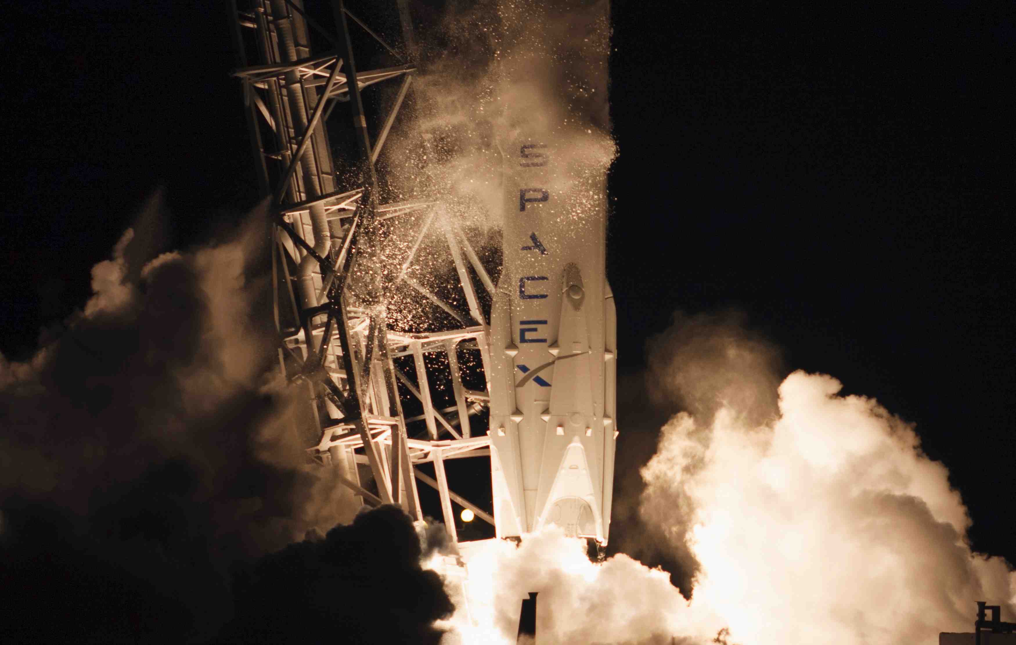 Lancement reussi pour spacex mais echec de la recuperation du lanceur