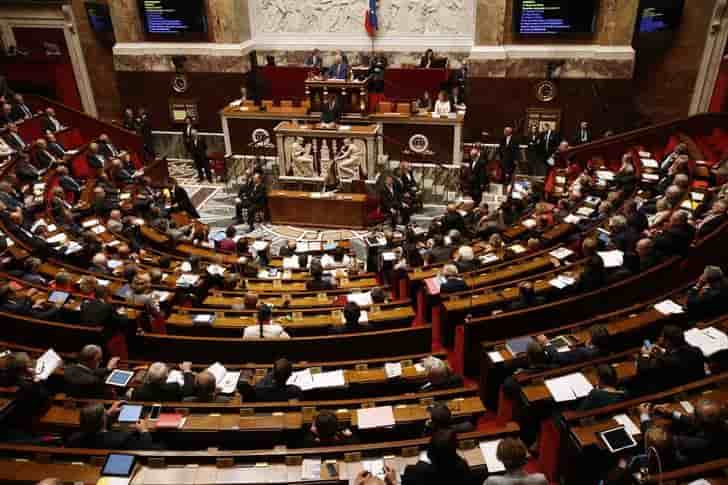 La loi travail de nouveau devant les deputes